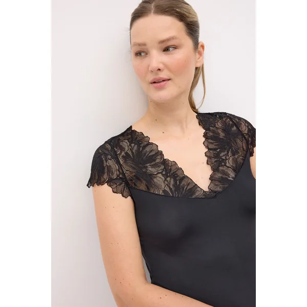 T-shirt à manches courtes avec encolure en dentelle noire