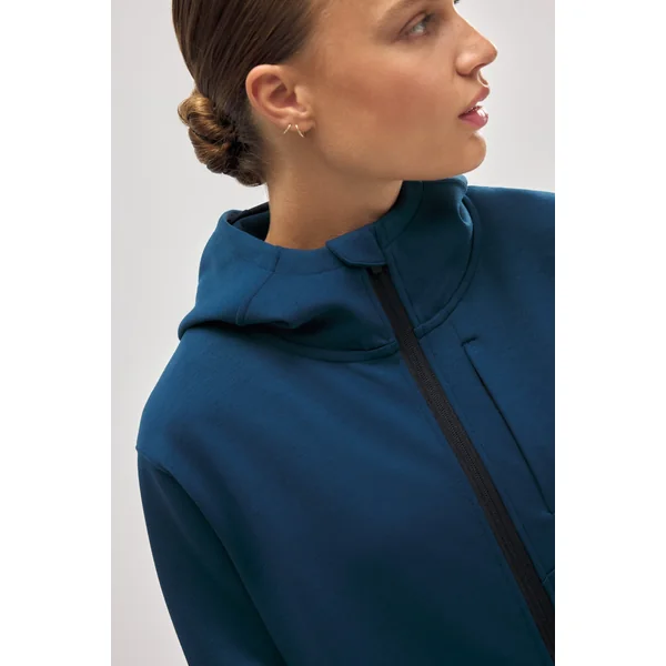 Veste de sport à capuche bleue