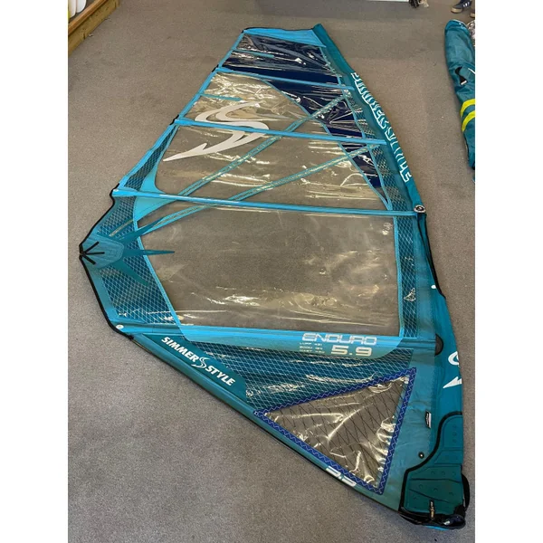 Voile windsurf SIMMER STYLE Enduro 5.9 2022 Occasion C (panneau 1 réparé + enfoncement de boucle sur panneau 2)