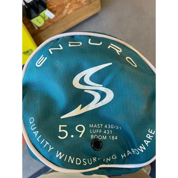 Voile windsurf SIMMER STYLE Enduro 5.9 2022 Occasion C (panneau 1 réparé + patch dacron sur panneau 5)